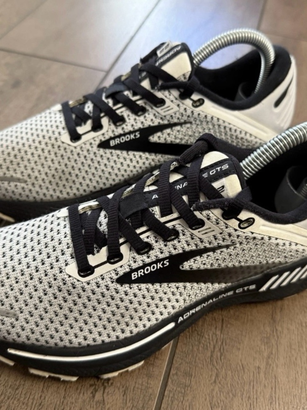 Brooks Adrenaline GTS 22 Running Shoes Black White Oreo 1203531B135 Wmn's Sz 7.5